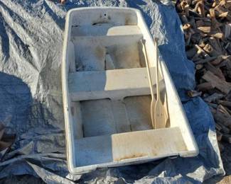 #192 • Olympian Fiberglass Boat With (2)Oars
