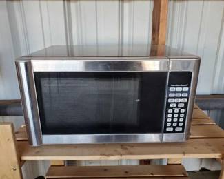 #10520 • Hamilton Beach Microwave
