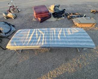 #15262 • Foldable Lawn Chair with Pads
