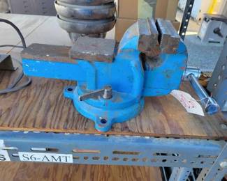 #15138 • Bench Vise
