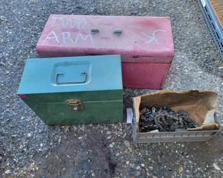 #15158 • Empty Toolboxes and Chain Linkage
