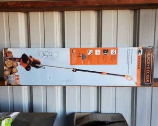 #10540 • Black & Decker Corded 2in1 Chainsaw/Polesaw
