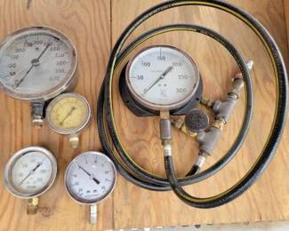 #15108 • 5 Pressure Guages
