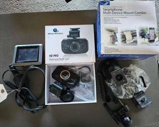 #10586 • Garmin Nuvi, Wheel Witness HD Dash Cam, Smart Phone Mount Combo
