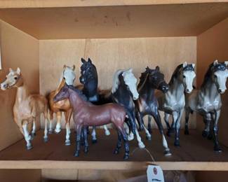 #10038 • (8) Horse Statues

