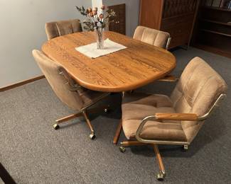BUY IT NOW: Vintage Dining Table with 4 Chairs by Chromcraft. $200