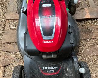 A great Honda HRN 216 Push mower 21 inch