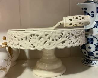 Cake stand with server 