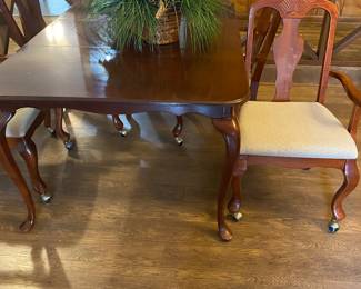 Table & 4 rolled chairs 