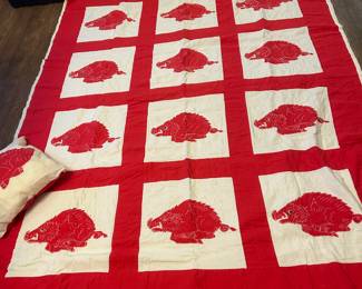 Razorback quilt and pillow -twin