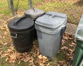 Trash cans 
