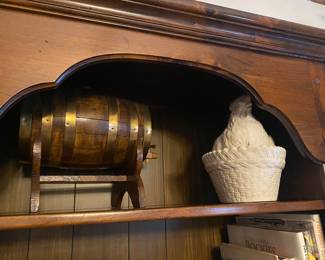 Accessories in bookcase