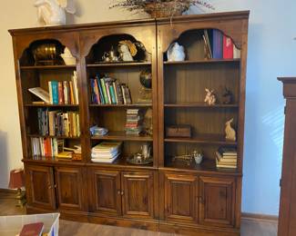 Large 3 piece bookcase with accessories 