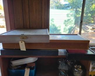 #5024 • 4 Display Cases.
