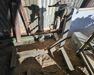 #2556 • Emgine Stand
