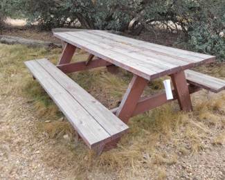 #10022 • Picnic Bench and Table
