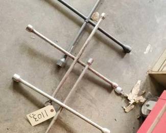 #1103 • 3 4 Lug Tire Wrenches
