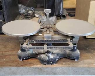 #1218 • Vintage Balance Scale
