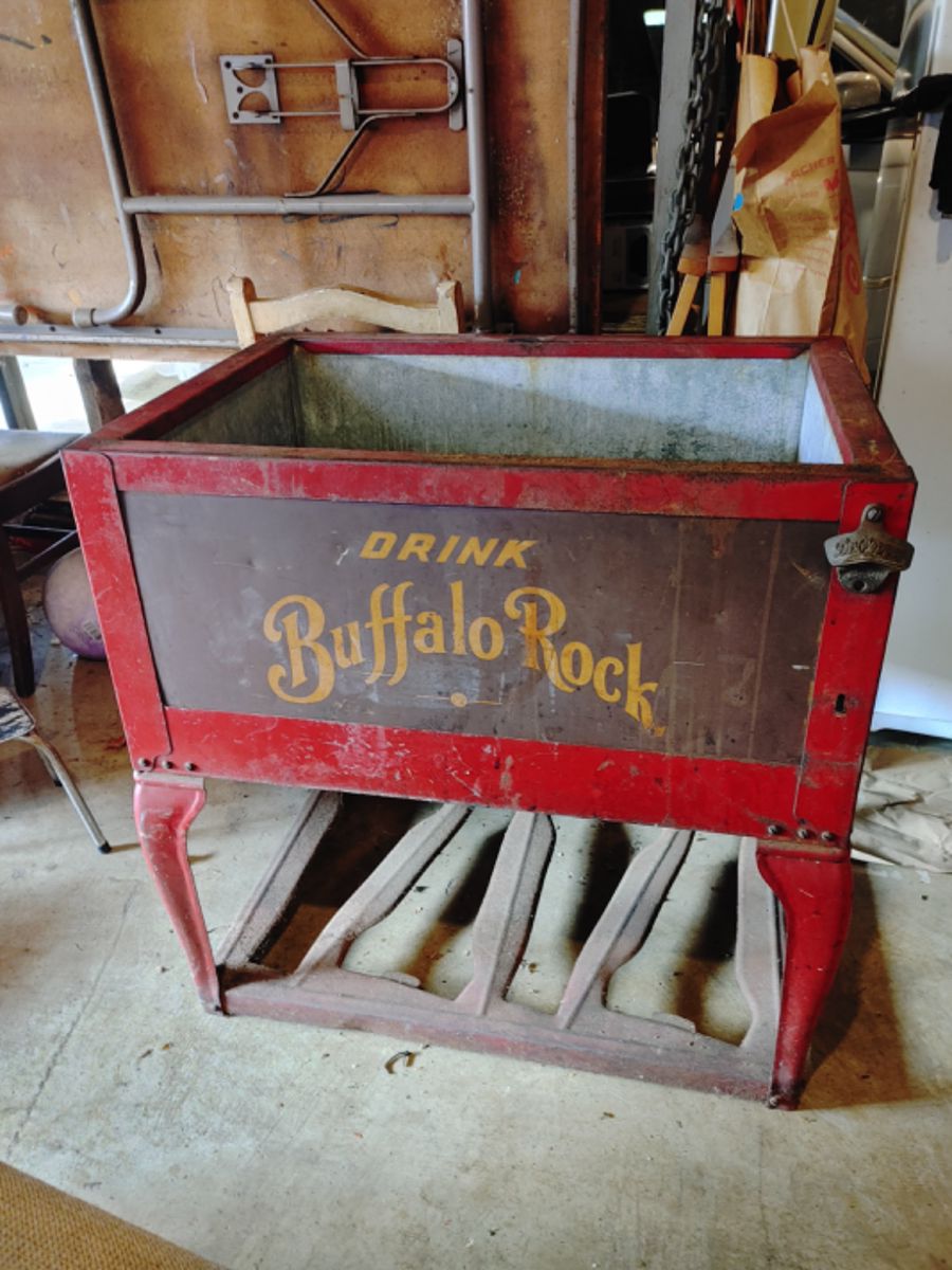 Vintage drink box…..lid is on the inside