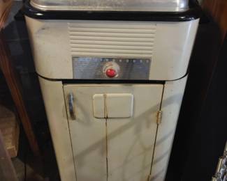 Westinghouse Roaster with original parts and cabinet