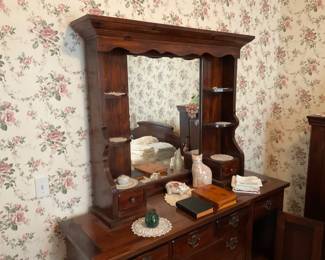 VERY NICE BEDROOM SET