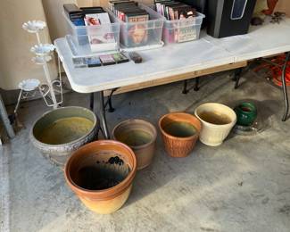 GARDEN POTS