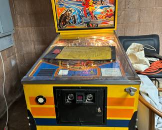 Vintage pinball machine and it works!!