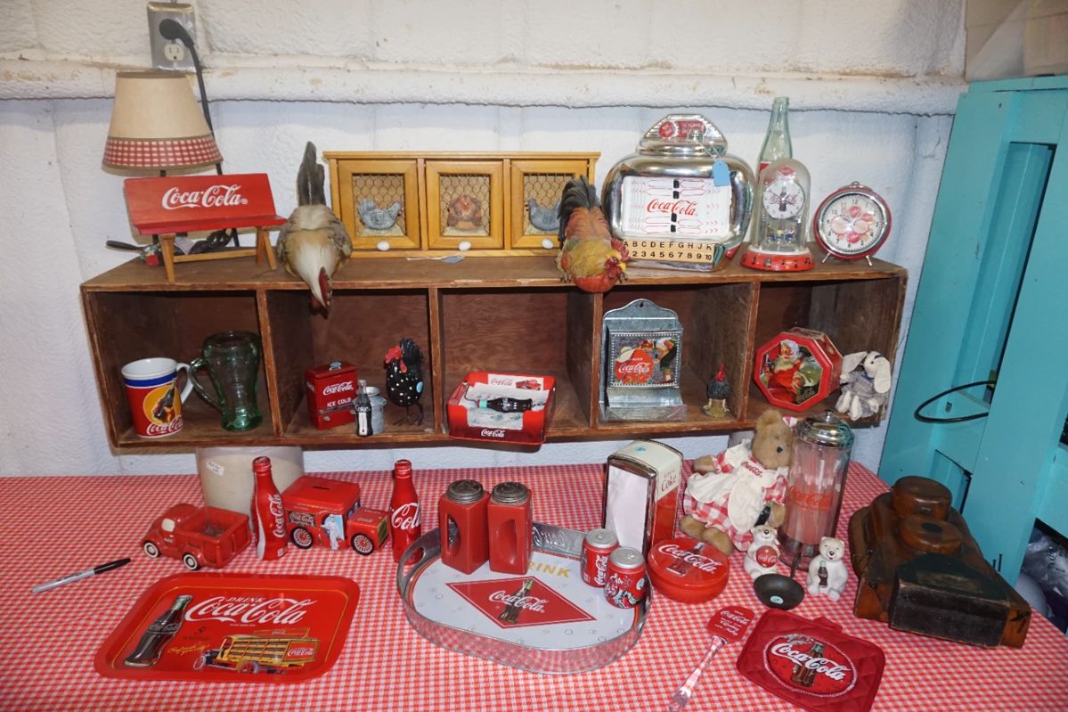 Cocoa Cola collectibles, Rooster decor