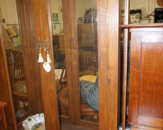 2 sided display cabinet