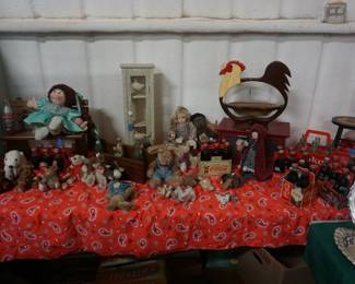 dolls, bears, coke decor, Roosters