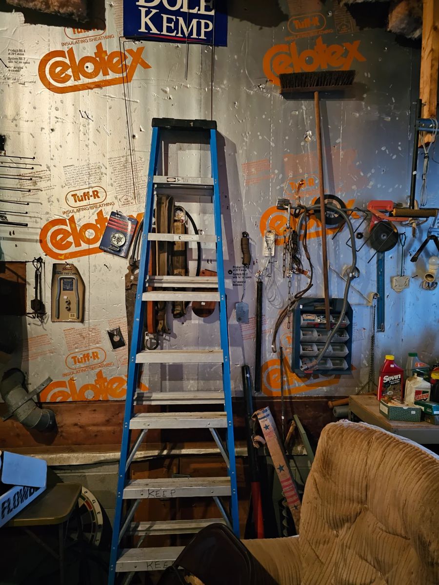 Amazing Picker/Tag sale in South Shore, KY starts on 11/17/2023