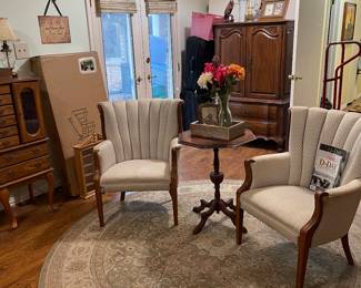 Set of wronged back chairs