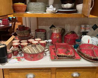 140 piece dish set