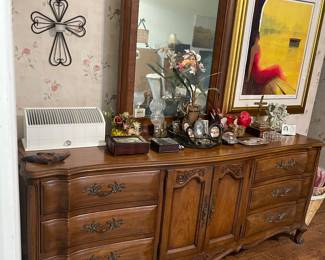 Triple dresser with mirror