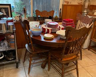 Solid oak round table with 4 chairs