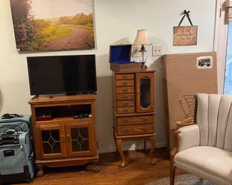Jewelry cabinet