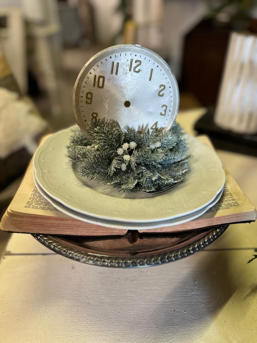 Vintage warehouse sale in Mishawaka, IN starts on 11/18/2023