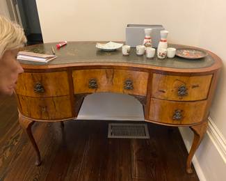 Lovely kidney shaped desk 