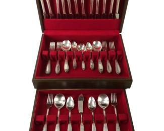 1927 Wm Rogers Victory Pattern 50-Piece Flatware Set & Storage Case
