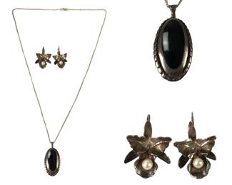 Sterling Silver Onyx Pendant Necklace & Sterling Silver Pearl Earrings