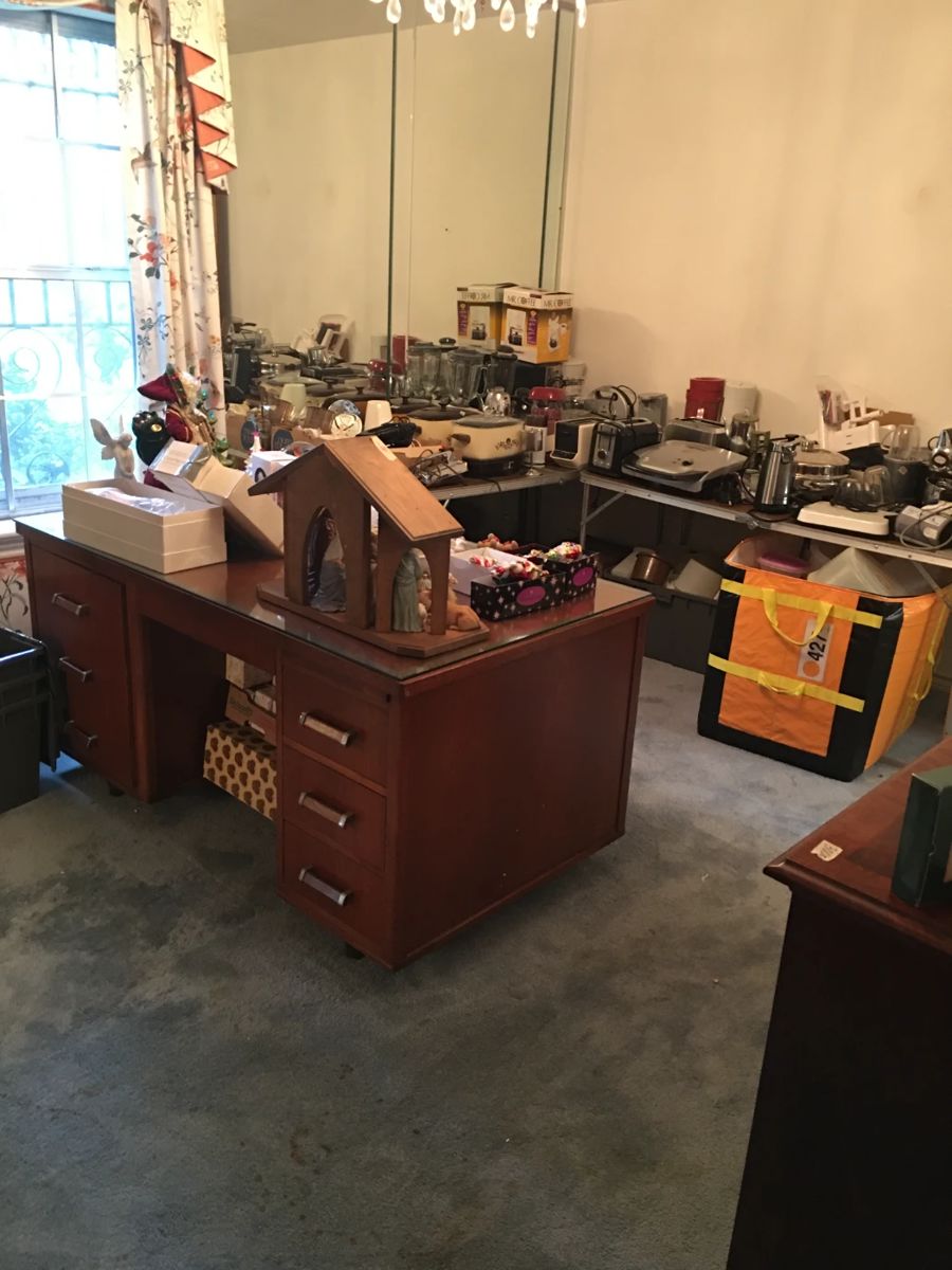 tupperware, small appliance, nativity, desk