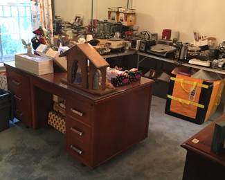 tupperware, small appliance, nativity, desk