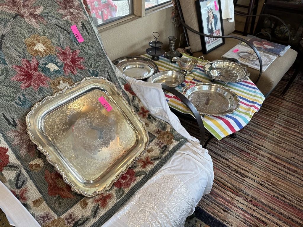 CARROLLTON IN HOME ANTIQUES & VINTAGE GLASS... starts on 11/14/2023