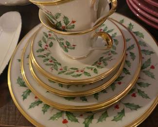 LENOX CHRISTMAS CHINA CHINA-SERVICE FOR 2