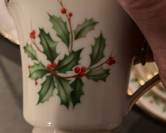LENOX CHRISTMAS CHINA CHINA-SERVICE FOR 2