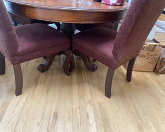 ROUND PEDESTAL TABLE WITH 4 CHAIRS