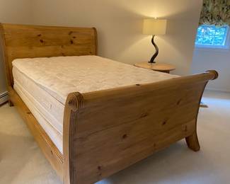 QUEEN SIZE SOLID PINE SLEIGH BED