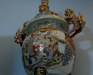 Satsuma lidded urn with foo dogs. Vintage oriental 