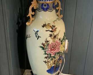 Large Chinese accent vase 