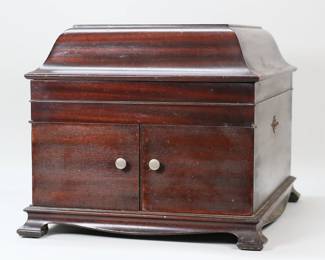 388	Victor Victrola VV-IX Phonograph	Victor Victrola VV-IX "Victrola The Ninth" tabletop phonograph, Victor Talking Machine Co. Serial number 245607G, circa 1916. Wooden case with lid and lower cabinet. With extra phonograph needles. Rotates and speed adjusts, playing untested. 17"W x 20 1/2"D x 14 1/2"H. Scratches to lid, chips and losses to outside of case, chips to feet, some wear to inside edges of cabinet and lid, tape residue on arm and dataplate.
